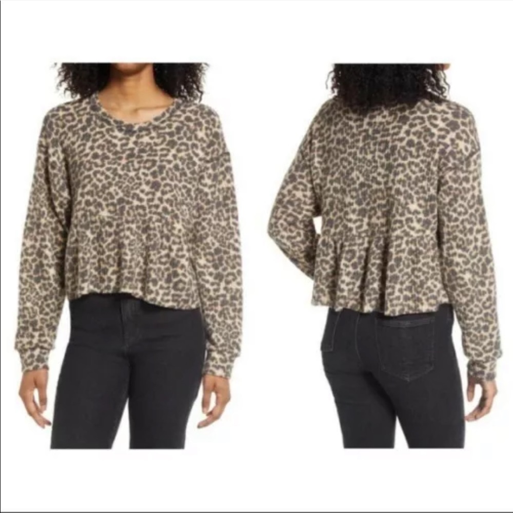 La La Land Creative Ruffle Hem Cheetah Print Top Small Scoop Neck Soft NWT